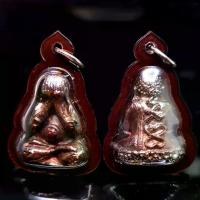 ราคา ส่งฟรี- จี้พระ พระเครื่อง พระปิดตาหลวงปู่หมุน วัดบ้านจาน เนื้อสัมฤทธิ์ เลี่ยมกรอบพลาสติกกันน้ำ100%(ขนาด 2.5*4.0ซม.) (1733586960532014979)