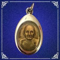 ราคา 【​โปรโมชั่นสุดร้อน!】 พระเครื่อง จี้พระ เหรียญหลวงปู่ดู่ พรหมปัญโญ พิมพ์นิยม ยันต์ทะลุ ปี2526 วัดสะแก จ.พระนครศรีอยุธยา เนื้อทองฝาบาตร (1731772802920449301)