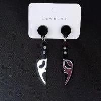 ราคา Acrylic Skull Knife Glass Heart Lips Dangle Earrings for European and American Halloween (1733543667506317121)