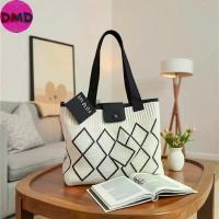 ราคา กระเป๋าเป้ผู้หญิง DMD ใหม่ กระเป๋าสะพายไหล่ถักลายเส้นเรียบง่าย กระเป๋าถือขนาดใหญ่ กระเป๋าถือสำหรับออกนอกบ้าน กระเป๋าถือแบบควิลท์ กระเป๋าแม่ กระเป๋า หนัง แก้ว ปุ๋ย (1733767829692712549)