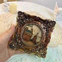 ราคา กรอบรูปสี่เหลี่ยมแกะสลักฝรั่งเศส สไตล์วินเทจ แขวนหรือโต๊ะได้ ศิลปะคลาสสิก ตกแต่งทางเข้า เครื่องประดับแขวนอันเก่า กรอบรูปขนาดใหญ่ card clock วัสดุเรซิน พร้อมภาพ ใช้งานได้กับคู่รัก เด็ก ผู้ปกครอง (17323