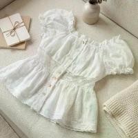 ราคา vanilla top เสื้อเปิดไหล่แขนตุ๊กตาดีเทลแต่งลูกไม้ (1733448794677675225)