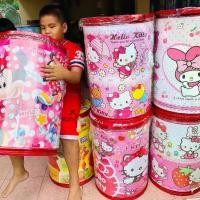 ราคา ถังประหยัดยักษ์ Aom Sin ถังที่อุดมไปด้วยเพื่อประหยัดเงินและที่เก็บของอเนกประสงค์ สามารถนั่งได้ ขนาด 38*50 ซม. ธนาคารออมสิน โถ (1733015069998417618)