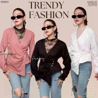 ราคา เซตนี้อยากบอกต่อมาก! กับเสื้อทรง Wrap ที่มาพร้อมกิมมิค 2 ชั้น มีเลเยอร์ • เสื้อด้านในเป็นซีทรูลูกไม้แขนกุดคอปีนสุดละมุน • เสื้อด้านนอกมีสายผูกเอวให้เราเชฟหุ่นได้ตามใจชอบ จะมัดแ (1734401915153909098)