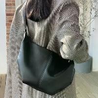 ราคา กระเป๋าผู้หญิงรุ่นใหม่ กระเป๋าทรงเกี๊ยวความจุขนาดใหญ่ กระเป๋าหนังนุ่ม กระเป๋าสะพายไหล่ทันสมัย กระเป๋าสะพายข้าง crochet bag yogurt กระเป๋า anello pico จิ๋ว singdom kiatuum 9 ally (1734524927725306968)