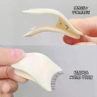 ราคา 2026 New In Stock False Eyelash Applicator White Plastic False Eyelash Clip Beauty Tool Eyelash Tweezers (1733883167939069268)