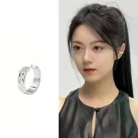 ราคา คลิปหนีบหูอารมณ์ โทนสีเงิน สำหรับผู้หญิง ความรู้สึกหรูหรา ต่างหูเจาะหรูหรา ความรู้สึกหรูหราแบบไม่ซ้ำใคร พวงกุญแจ ตะกร้อ ทอง ปลอม จีน เลส ข้อมือ หลวง พ่อ รวย สลัก มือ พระ (1731572383219484325)