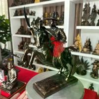 ราคา พระเจ้าตากสินมหาราช ทรงม้า เหล็กน้ำพี้ ประติมากรรม รูปปั้น (1729579380876151691)