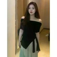 ราคา Off-Shoulder Black Short Sleeve T-Shirt for Women 2025 Summer New Design Sense Outerwear Irregular Small Top Off-Shoulder Blouse (1733126552841324108)