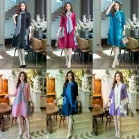 ราคา (Pleated dress, premium quality, comes with a scarf) เดรสผ้าอัดพลีท ลายผ้าลายดอกไม้ ดีเทลด้านข้างวางผ้าสลับสี มาพร้อมผ้า1ผืน จะผันคอหรือผูกเอวก็สวยค่ะ ดีไซน์ชุดดีเก๋สวยมากค่ะ (1733897434361070954)