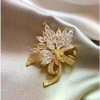 ราคา Fashion Full Diamond Sparkling Maple Leaf Sweater Brooch Pin Exquisite Niche Pin Accessory High-end Light Luxury Brooch for Women (1733155995243152917)