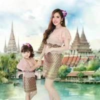ราคา ชุดทำบุญ ชุดไทย ชุดคู่แม่ลูก เดรสลูกไม้ ชุดไทยประยุกต์ Thai Dress Woman Girl ชุดครอบครัว Mae Yhing บล็อกบัสเตอร์ (1733827342264993654)