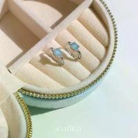ราคา earika.earrings - sapphire gem square chain hoop ต่างหูห่วง (1733295264608715997)