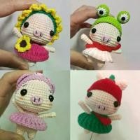 ราคา Handmade Crochet Knitted Yarn Doll Pendant Handmade Doll Four Little Pigs Handmade Knitted Hanging Ornament ตุ๊กตาไหมพรมหน้าบึ้ง ตุ๊กตากระต่ายไหมพรมตัวใหญ่ (1733151769865717613)