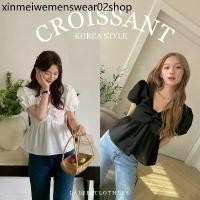 ราคา ♤LADIESCLOTHESS #LC261 Croissant Top เสื้อสีขาว เสื้อคอวี เสื้อแขนตุ๊กตา✥ (1733485895948010748)