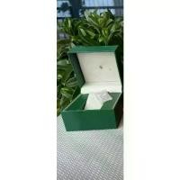 ราคา กล่องนาฬิกาหนัง PU สำหรับ Rolex กล่องเล็กหนังแท้ มีสินค้า พร้อมส่ง กล่องบรรจุภัณฑ์นาฬิกา ฝาปิดแบบพับ กล่องบรรจุภัณฑ์นาฬิกา (1733707953463199364)