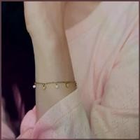 ราคา Love struck bracelet / สร้อยข้อมือจี้หัวใจล้อม (1734733354696476108)