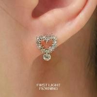 ราคา ของขวัญวันหยุด First Light Morning : Darinya Earrings ผลิตจาก Swarovski Elements ต่างหูแป้น ต่างหูหัวใจ วาเลนไทน์ พิถีพิถันมาก (1735043761547937208)