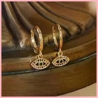 ราคา Vachana - 9 Lucky Gems Evil Eyes Huggie Hoop Earrings (ต่างหูนพเก้าดวงตาปีศาจสีทอง) (1735210235213088548)