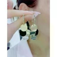 ราคา Silver Needle Black Multi-layer Flower Earrings Light Luxury High-end Sense Stud Earrings Simple Fashion Versatile Earrings Design Sense Niche (1734559964892595679)