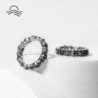 ราคา แหวนเงินไทยCHANTARA - แหวนขนาดเล็ก แหวนเงิน แหวนรมดำ แหวนคู่ แหวนแฟชั่น เครื่องประดับ แหวนชาย แหวนหญิง แหวนเท่ๆ "Thai Art Hoop Ring" แถมฟรีผ้าเช็ด (1734988409800263277)