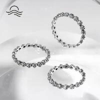 ราคา CHANTARA - แหวนหัวกะโหลก แหวนแฟชั่น "Mini Skull Punk Ring" แหวนวินเทจ ฟรีผ้าเช็ด (1734038887122174990)