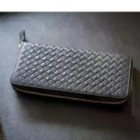 ราคา Waller Leather Woven Long Wallet With Zipper (Black) (1735123026381407272)