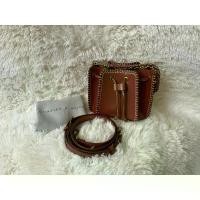 ราคา กระเป๋า Charles&Keith ทรงถังสีน้ำตาล สวย เก๋ มีสายสะพายยาว พร้อมอุปกรณ์ครบ - กระเป๋า (1735119424314443556)
