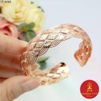 ราคา กำไล C ข้อมือนาก พิ้งค์โกลด์ ฟรีไซส์ปรับขนาดได้ นากชุบ ลายเปียจิกสลับเงาตัดลาย ดีไซน์สวย แฟชั่น ดูดี (1735388595609568878)