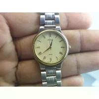 ราคา นาฬิกา Vintage มือสองญี่ปุ่น ALBA URBAN V701 6160 QUARTZ ผู้ชาย ทรงกลม กรอบ 2 กษัตริย์ หน้าเหลือง สายสแตนเลสแท้ 31mm COD (1735290310197282235)