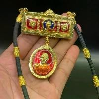 ราคา ชุดเซ็ตหลวงพ่อรวยพร้อมห้อยคอ+เลส+สร้อย+เหรียญรุ่นชนะจนหน้ากากทองคำ (1734070441376056810)