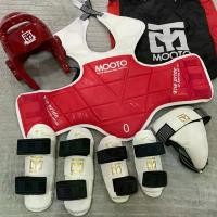 ราคา ชุดเกราะทั้งชุด MOOTO PROTECTOR SETS ทั้งกระเป๋า เกราะ สนับแขนขา หมวก กระจับ ชุดเกราะเทควันโด ชุดป้องกัน เกราะเทควันโด (1734782039874569949)