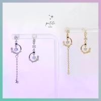 ราคา [พร้อมส่งในไทย] Midnight Moon and Star Drop Earrings - ต่างหู ระย้ารูปพระจันทร์ครึ่งเสี้ยวและดวงดาว (1735495075783869900)