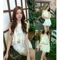 ราคา SLYQ ROSE RUFFLE LINEN CROP TOP เสื้อผูกคอเปิดหลังชายระบายยาว (1734890644642366744)