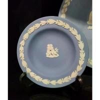 ราคา Vintage Wedgwood Blue and White Jasperware Round Trinket Dish Plate ขนาด 4.5" มือสอง แถมขาตั้งจาน ยึดรูปแบบเดียวกัน (1735258119681049916)