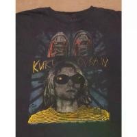 ราคา เสื้อยืดมือสอง - Size L Kurt Cobain wearing sunglasses (1735131378765629353)