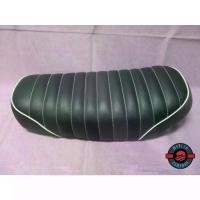 ราคา #เบาะรถมอเตอร์ไซค์ สีดำลอนขอบขาวตูดมน สำหรับ YAMAHA SR400 SR500 // “Black” Seat (1735277551926871767)