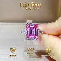 ราคา J-010 แหวนมอยส์ซาไนต์ 10ct emerald cut สีชทพู แหวนสวยงาม อลังการ ไม่ซำ้กับใคร, เพชรน้ำใส้ น่าดึงดูดสายตาตั้งแต่ครั้งแรกที่เห็น, ความรู้สึกระดับไฮเอนด์ สไตล์อเนกประสงค์ พร้อมมีใบGRAและกล่องของขวัญ (173