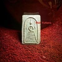 ราคา พระสมเด็จแซยิด แขนหักศอก หลวงปู่ภู จันทเกสโร หรือพระครูธรรมานุกูล วัดอินทรวิหาร(บางขุนพรหม) กรุงเทพมหานคร จัดสร้างราวปี พ.ศ 2463 The Phra Somdej amulet, depicting a figure with a (1735061787715929997)