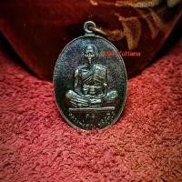 ราคา พระเหรียญรุ่นดีเยี่ยม หลวงพ่อคูณ ปริสุทโธ หรือพระเทพวิทยาคม วัดบ้านไร่ อำเภอด่านขุนทด จังหวัดนครราชสีมา ปีพ.ศ 2537 (เนื้อ ท อ ง แดงรมมันปู)A highly auspicious amulet of Luang Pho (1734894034885773197)