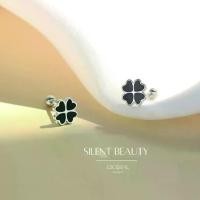 ราคา COD ไม้กวาด ✨ ต่างหูเงินแท้ Silent Beauty, ต่างหูเงินแท้, ต่างหูแฟชั่น, จี้ใบโคลเวอร์สีดำ, ต่างหูนำโชคTikTok (1734589256277264171)