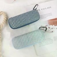 ราคา คำแนะนำผลิตภัณฑ์ใหม่ของเดือนนี้ กล่องแว่นตาสำหรับผู้ชายและผู้หญิงลายสก๊อต niche anti-fall zipper hook แว่นตา anti-pressure แบบพกพา (1735311618829223063)