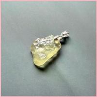 ราคา จี้ลิเบียน Libyan desert glass หินแก้วที่เกิดจากอุกกาบาต ยึดรูปแบบเดียวกัน (1735524456279540869)