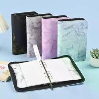 ราคา 【Wystal】 กระเป๋าซิปขนาด A6 ปี 2026 ปกภายในสำหรับแฟ้มแบบใบหลวมลายหินอ่อน สมุดบันทึก/สมุดวางแผน อุปกรณ์เครื่องเขียนสำนักงาน (1734953252793844831)
