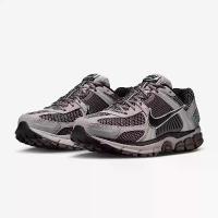 ราคา NIKE รุ่นใหม่ปี 2026 รองเท้าผู้ชาย NIKE Zoom Vomero 5 ลำลอง FB9149-005 (1735477529529845725)
