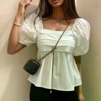 ราคา เสื้อเชิ้ตสีขาวคอเหลี่ยมเรียบหรูสำหรับฤดูร้อน แฟชั่นผู้หญิง แขนพองสั้น เรียบง่าย เสื้อผู้หญิงลำลองแบบมีจีบสั้น (1735504695830546084)