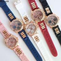 ราคา นาฬิกาข้อมือ แฟชั่นผู้หญิง Geneva สไตล์เกรซ ขอบเพชร พร้อมส่งจากไทย รับประกัน7วัน สายซิลิโคนนิ่ม (1735385233622205949)