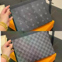 ราคา กระเป๋าผู้ชาย รุ่นใหม่ 2025 m lv, กระเป๋าผู้หญิง, กระเป๋าคลัทช์, กระเป๋าถือ, กระเป๋าซองจดหมายแฟชั่นลำลอง, กระเป๋าใส่เครื่องใช้ส่วนตัว (1734927924741900141)