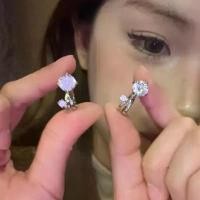 ราคา คลิปหนีบหูไม่เจาะ แฟชั่นวินเทจ ซุปเปอร์เงา ข้อมือหูกระพริบ ต่างหู สำหรับนักเรียนหญิง ต่างหูปาร์ตี้ อเนกประสงค์ ต่างหูคู่ ต่างหูหลอดไฟขนาดเล็ก เพทายเงางาม เครื่องประดับหูที่สวยงาม (1735382258215520124)
