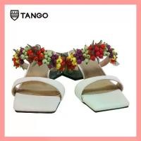 ราคา TANGO รองเท้าแฟชั่นสตรีรุ่น HAVANNA หนังแท้ ประดับด้วยผลไม้ชนิดต่างๆ สี WHITE ส้นลายหินอ่อน สูง 2 นิ้ว (1735354907171456802)
